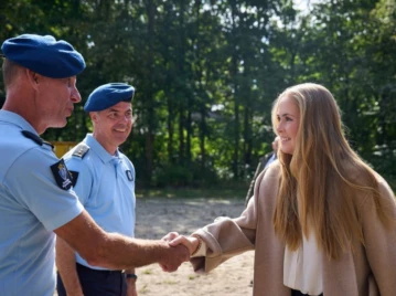 La princesa Amalia se atrevió a llevar look athleisure para una visita oficial y acertó