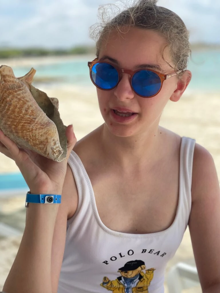 ¡Aruba enamora a Flor de la V! Descubre las paradisíacas playas donde la conductora disfruta de sus vacaciones familiares.