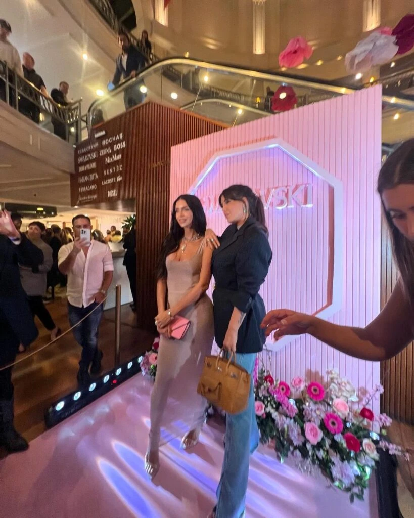 Los looks de Wanda y Zaira Nara en el front row de un desfile en Bs As