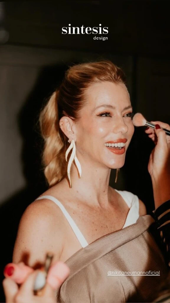 Nicole Neumann llevó el peinado más trendy en los Premios Martín Fierro