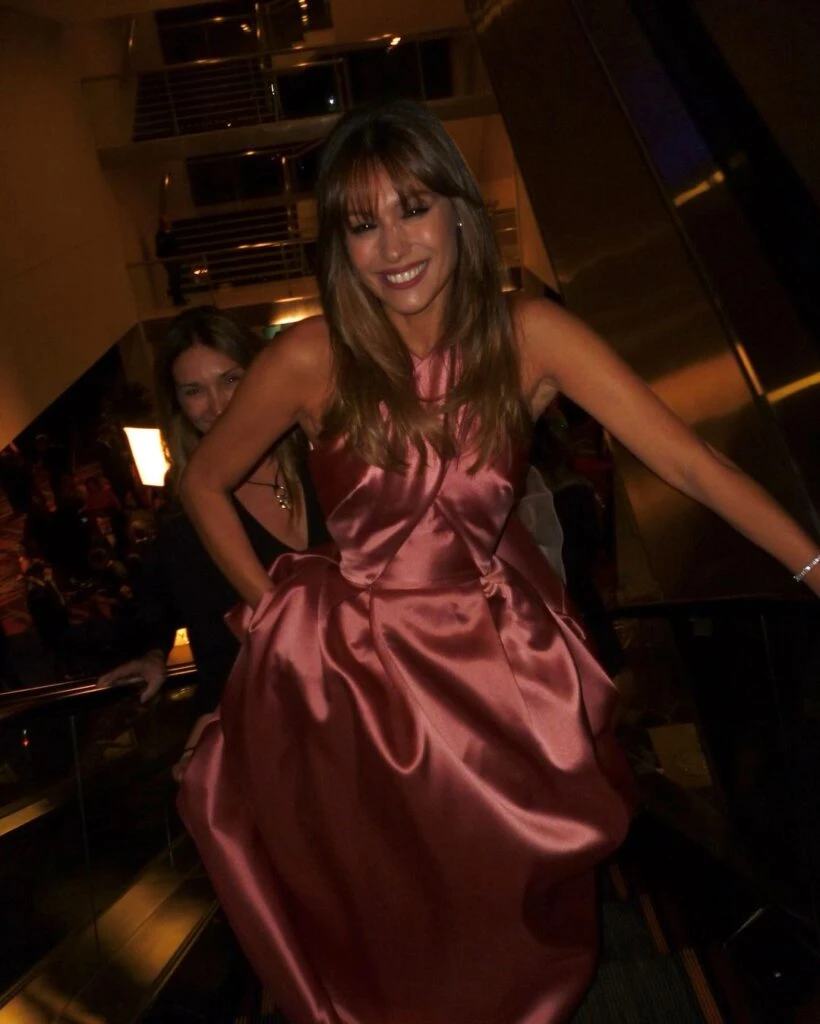 Pampita sorprendió con un cambio de look en la noche de los Martín Fierro