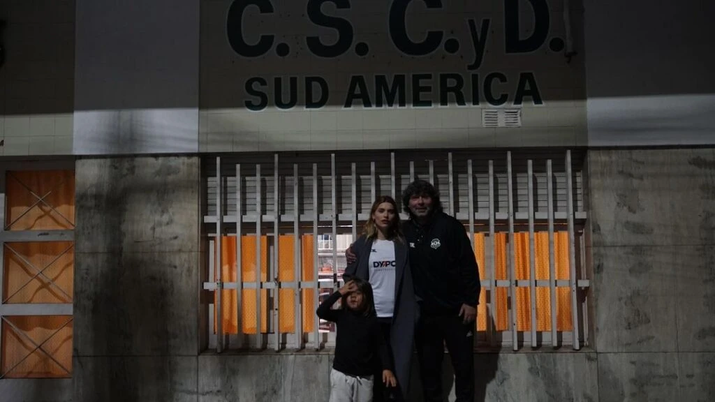 Eva de Dominici visitó Villa Fiorito, el barrio de su infancia