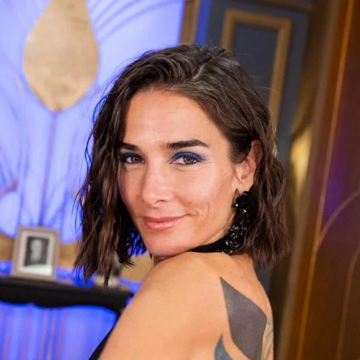 Juana Viale y su look reciclado en la mesaza