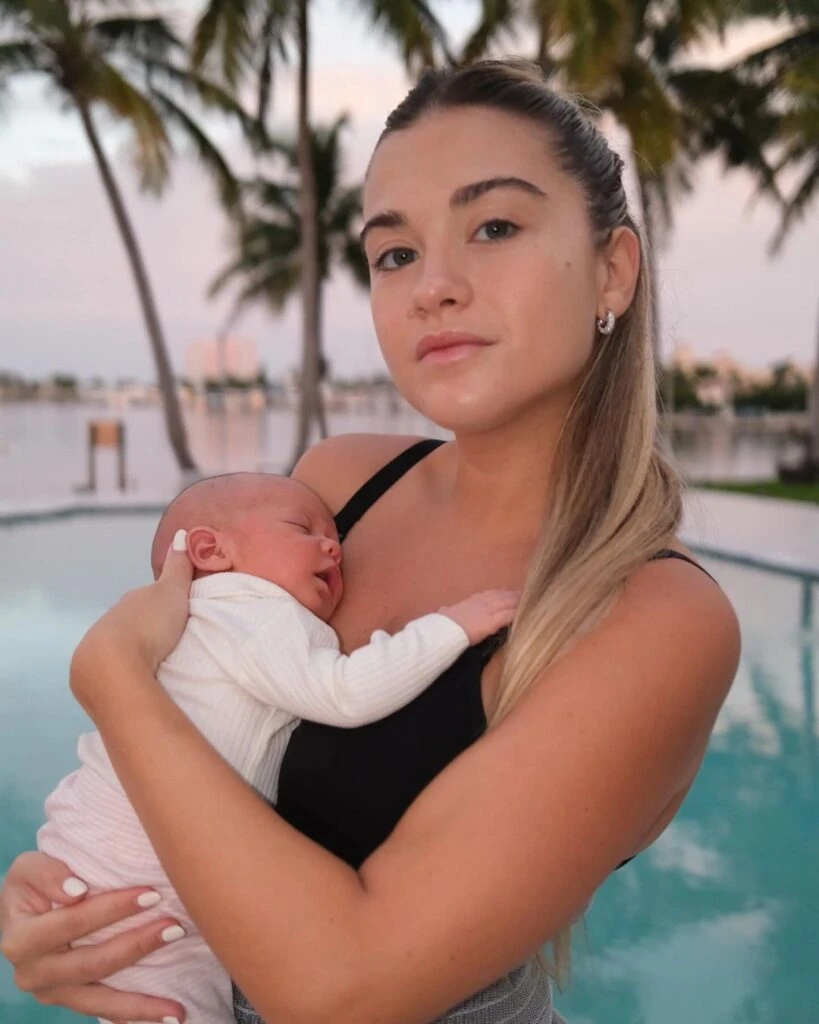 Sofía Calzetti con Olivia  en brazos