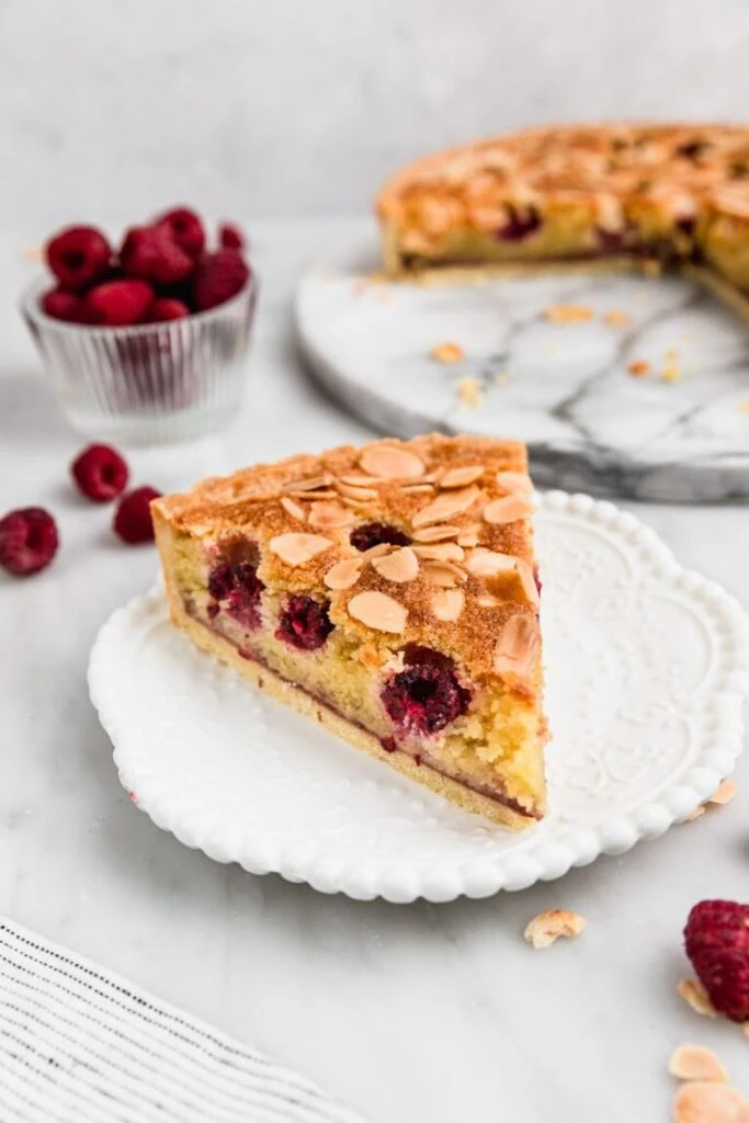 La receta de la tarta de peras, frambuesas y arándanos