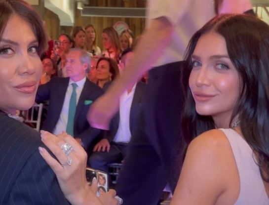 Wanda y Zaira Nara front row desfile