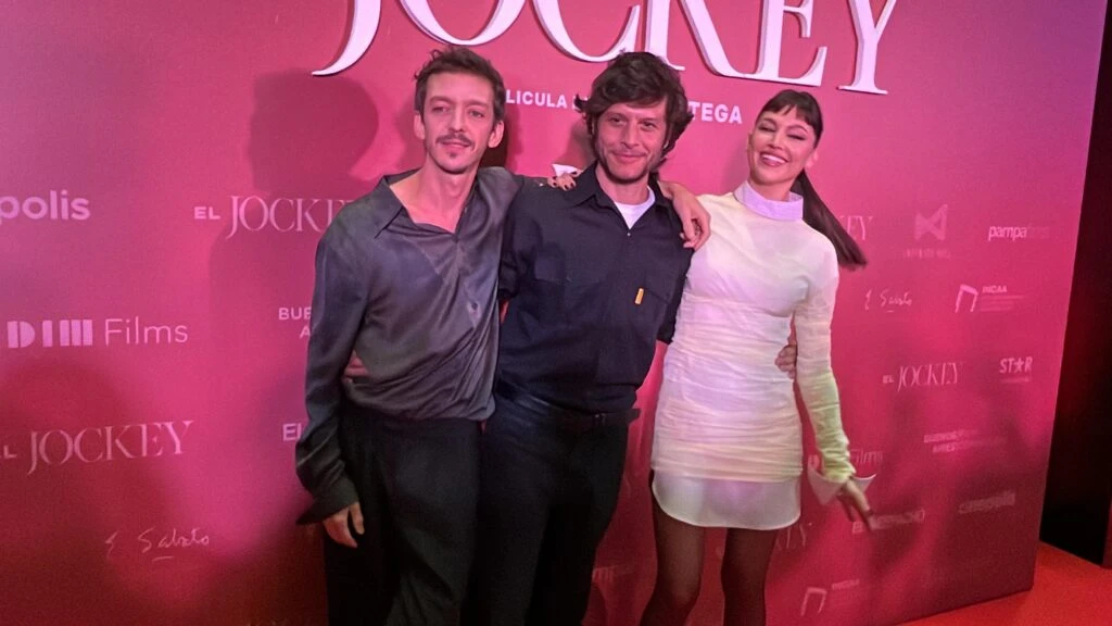 Úrsula Corberó con Luis Ortega y el actor Nahuel Pérez Biscayart.