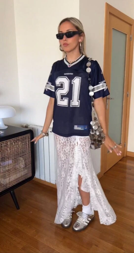 Alerta tendencia: las polleras de encaje se apoderaron del street style