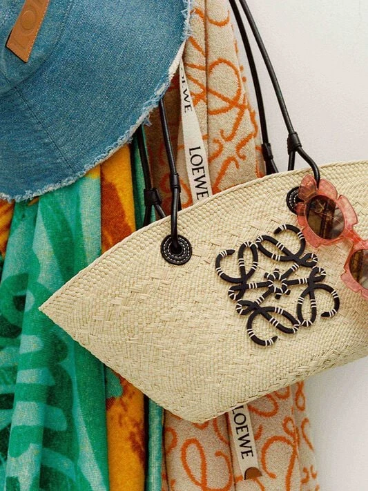 Lo que viene en primavera: las carteras en fibras naturales