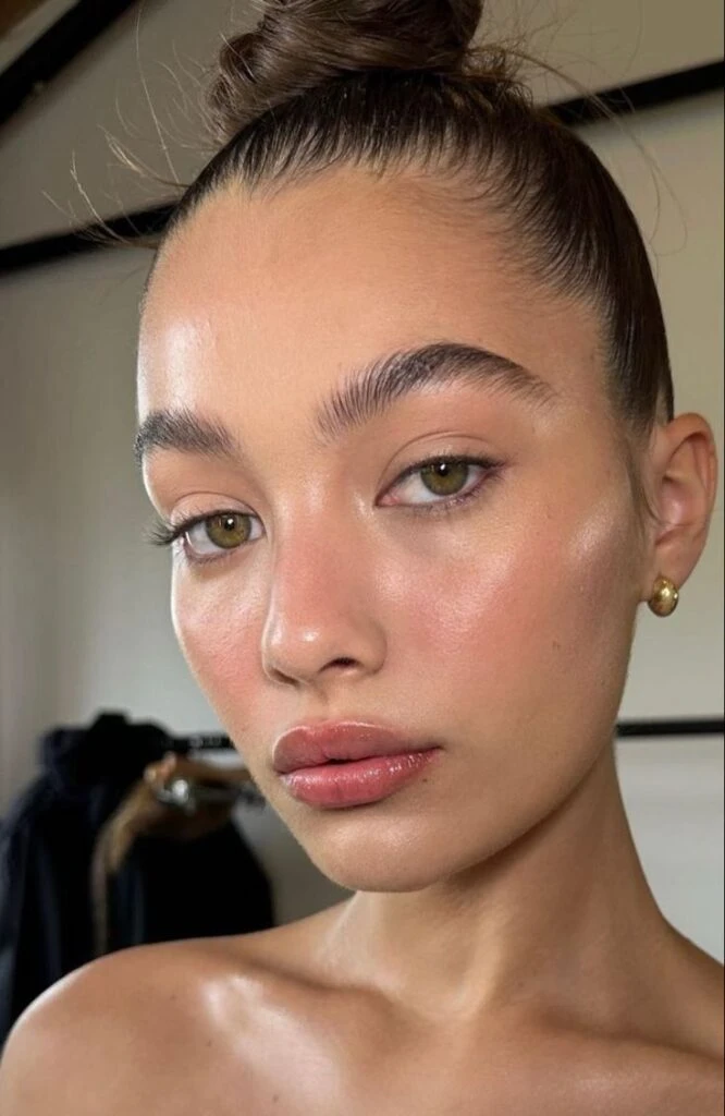 Logra un bronceado natural con el maquillaje sunkissed. Productos multifuncionales para un look radiante sin esfuerzo