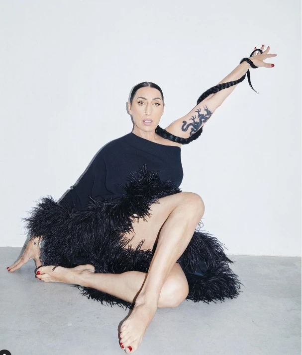 Rossi de Palma con look de Taller Marmo