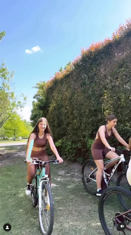 Los looks de Indiana y Allegra Cubero