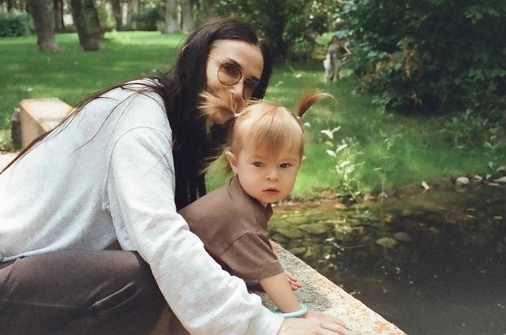 Las tiernas fotos de Demi Moore junto a su nieta, Lou, la hija de Rumer Willis