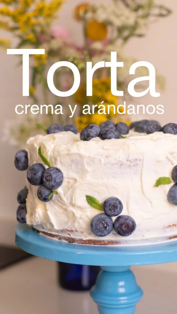 torta de crema con arándanos
