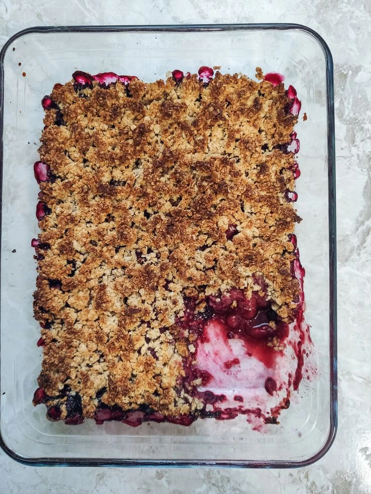 La receta del crumble de frutos rojos, ideal para preparar durante el fin de semana
