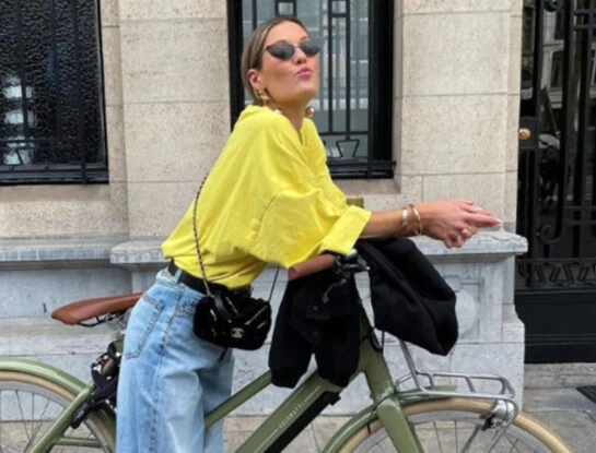 Guía de estilo: así se usa la combinación del color tendencia del verano con jean