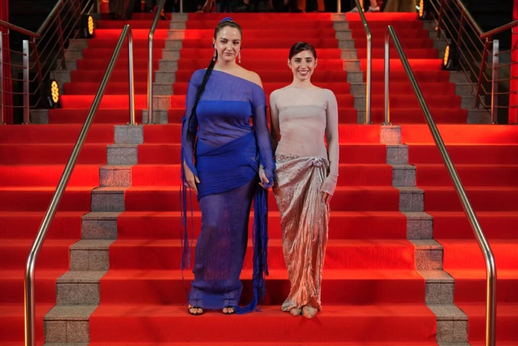 Miranda de la Serna y Zoe Hochbaum