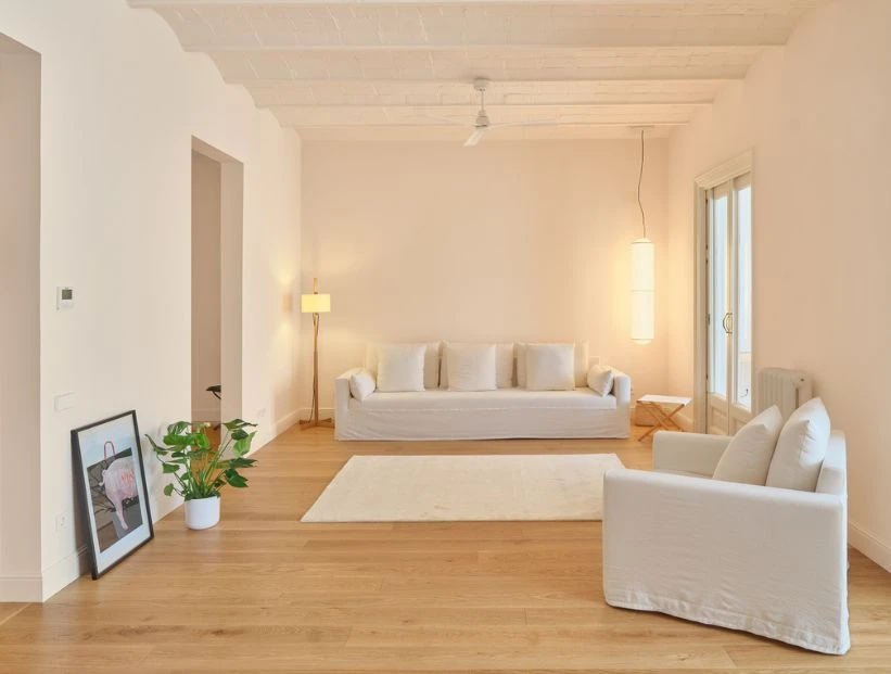 Un departamento de fines del siglo XX reformado con estilo contemporáneo