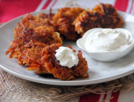 Cómo preparar latkes para Rosh Hashaná: la receta del plato tradicional judío para celebrar el Año Nuevo