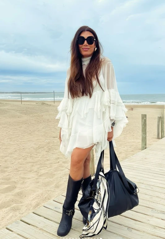 Flor de la V, divina con su look