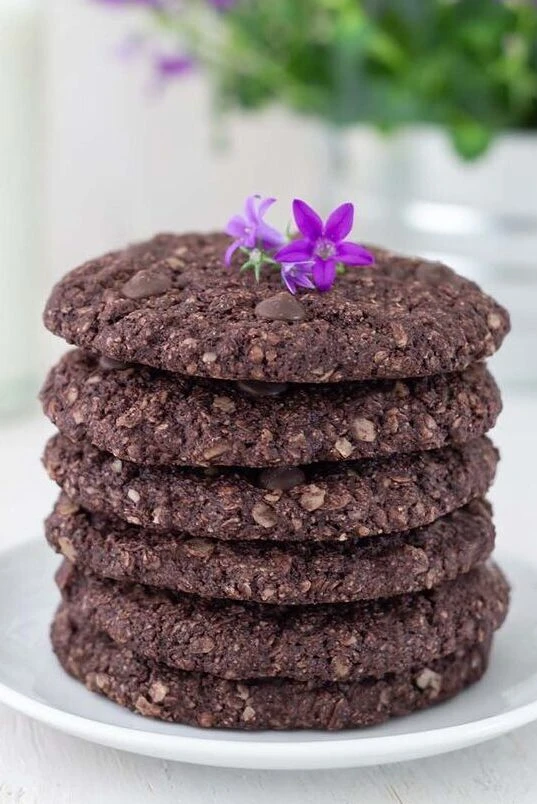 La receta de las galletitas de avena y chocolate perfecta para compartir con amigos