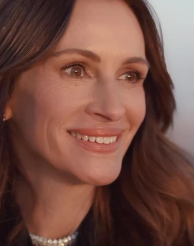 Julia Roberts impactó con un cambio de look radical