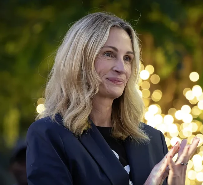 Julia Roberts impactó con un cambio de look radical