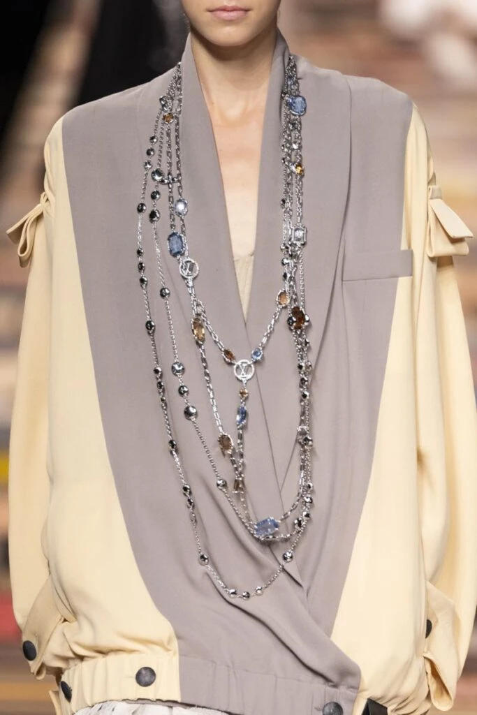 Accesorios en el desfile de Louis Vuitton