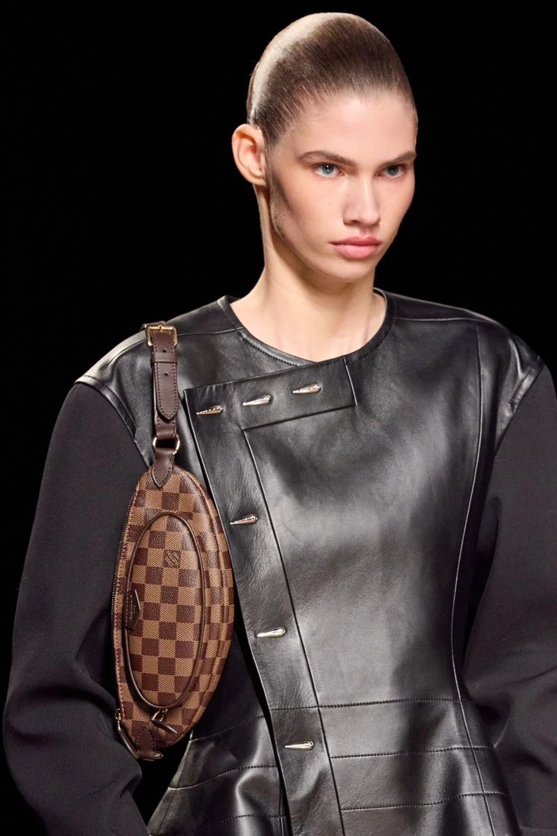 Accesorios en el desfile de Louis Vuitton