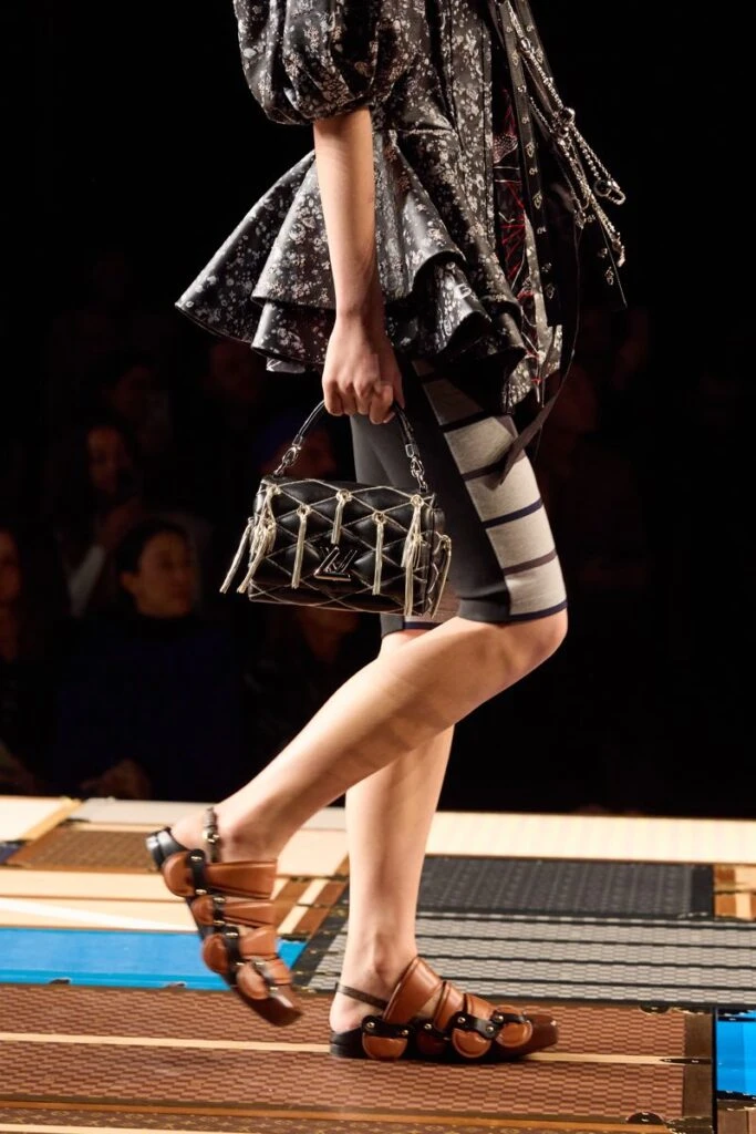 Accesorios en el desfile de Louis Vuitton