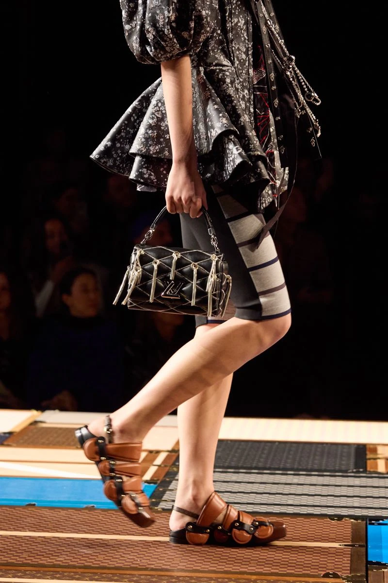 Accesorios en el desfile de Louis Vuitton