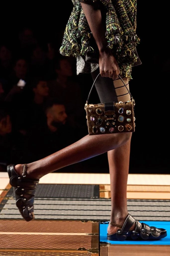 Accesorios en el desfile de Louis Vuitton