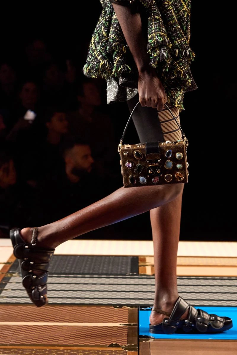 Accesorios en el desfile de Louis Vuitton