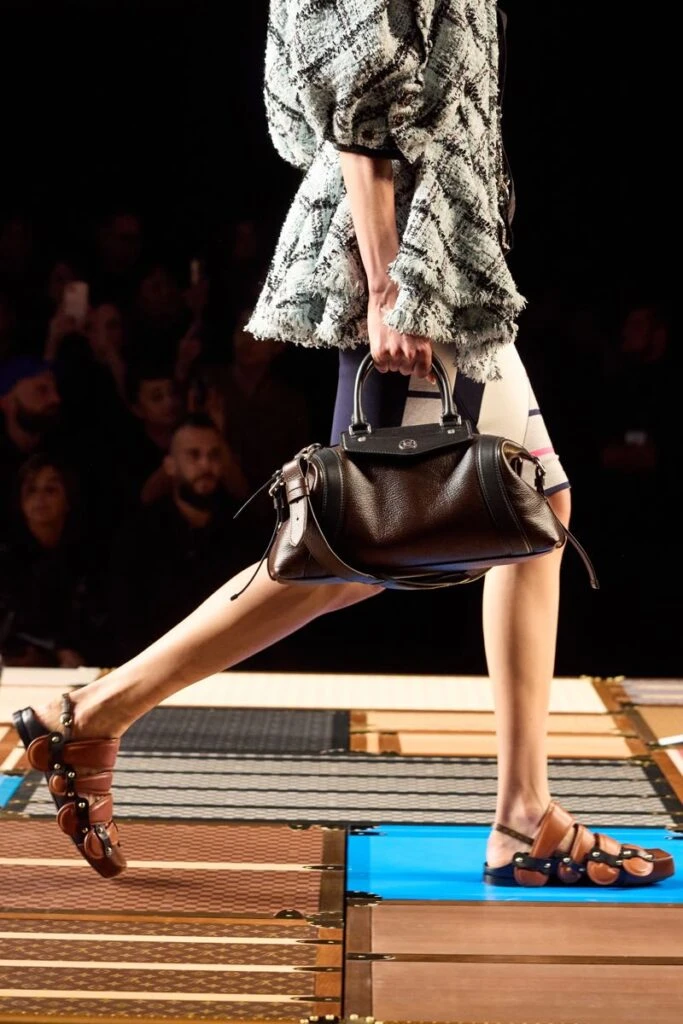 Accesorios en el desfile de Louis Vuitton