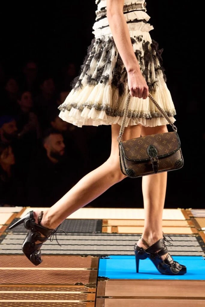 Accesorios en el desfile de Louis Vuitton