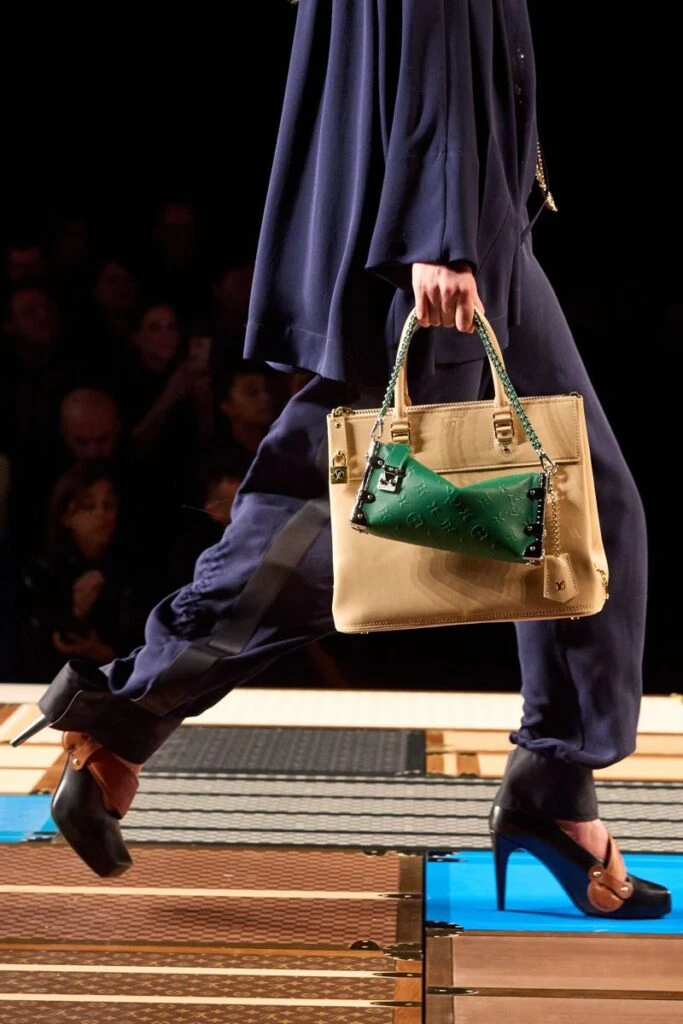 Accesorios en el desfile de Louis Vuitton