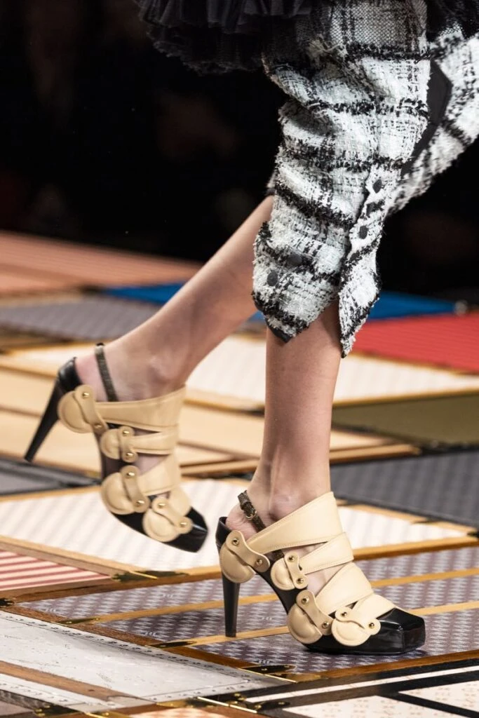 Accesorios en el desfile de Louis Vuitton