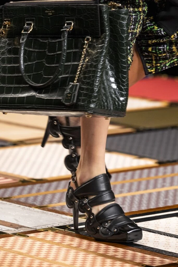 Accesorios en el desfile de Louis Vuitton