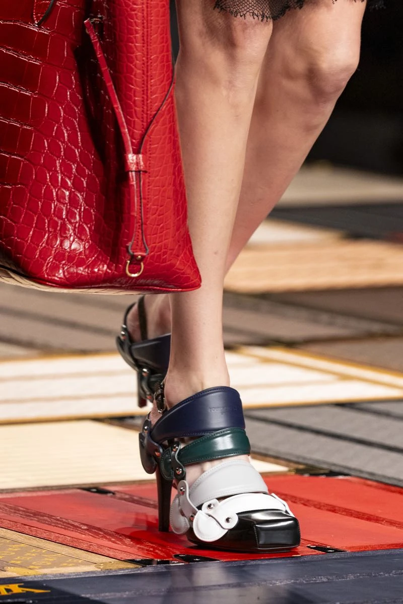 Accesorios en el desfile de Louis Vuitton