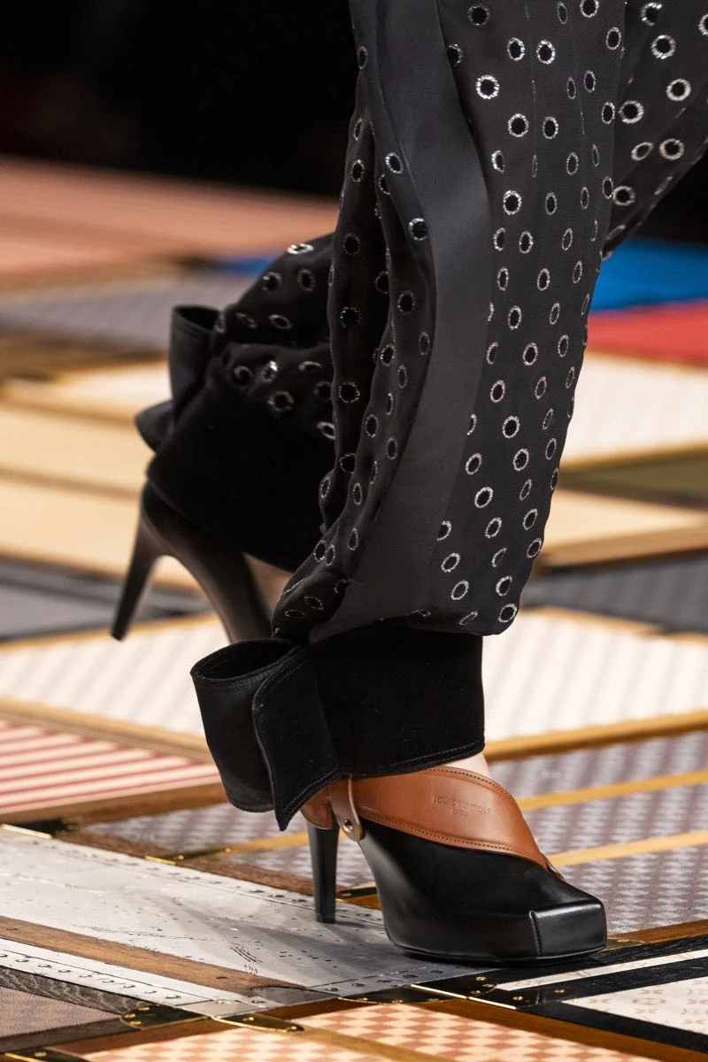 Accesorios en el desfile de Louis Vuitton
