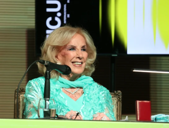 La inusual aparición pública de Silvestre y Alí Valenzuela en el homenaje a su bisabuela, Mirtha Legrand: las fotos