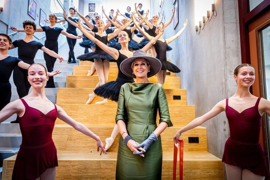 Máxima dio cátedra de cómo potenciar un look con accesorios