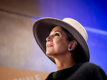 Máxima dio cátedra de cómo lucir una capelina