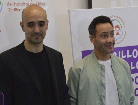 Las fotos de Abel Pintos y Luciano Pereyra en el Hospital de Niños Ricardo Gutiérrez