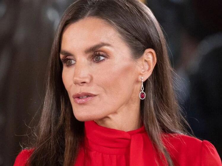 Así fue el look total red de Letizia Ortiz para un evento