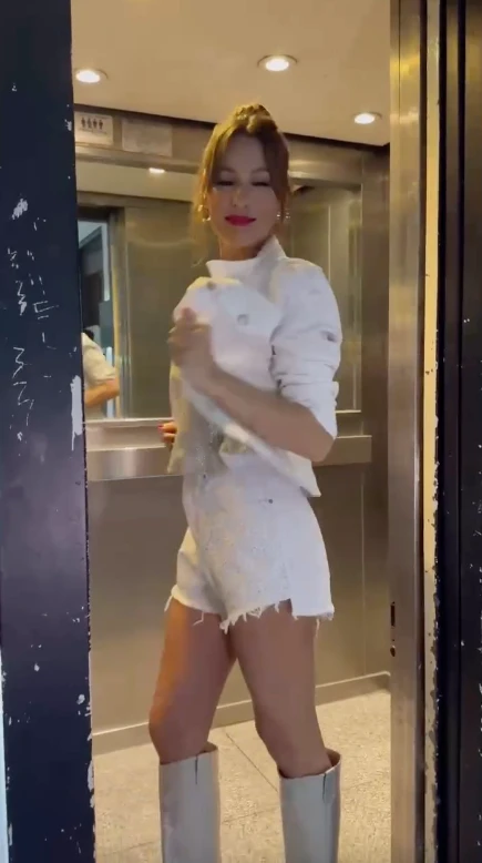 Pampita mostró un look súper versátil e ideal para el fin de semana