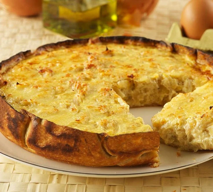 La receta de la tarta de cebollas caramelizadas y queso: no lleva azúcar
