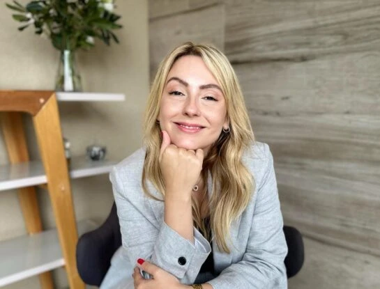 Sabina Alcarraz, una psicoterapeuta multifacética: "Disfruto de comunicar y compartir mi conocimiento y mi experiencia clínica"