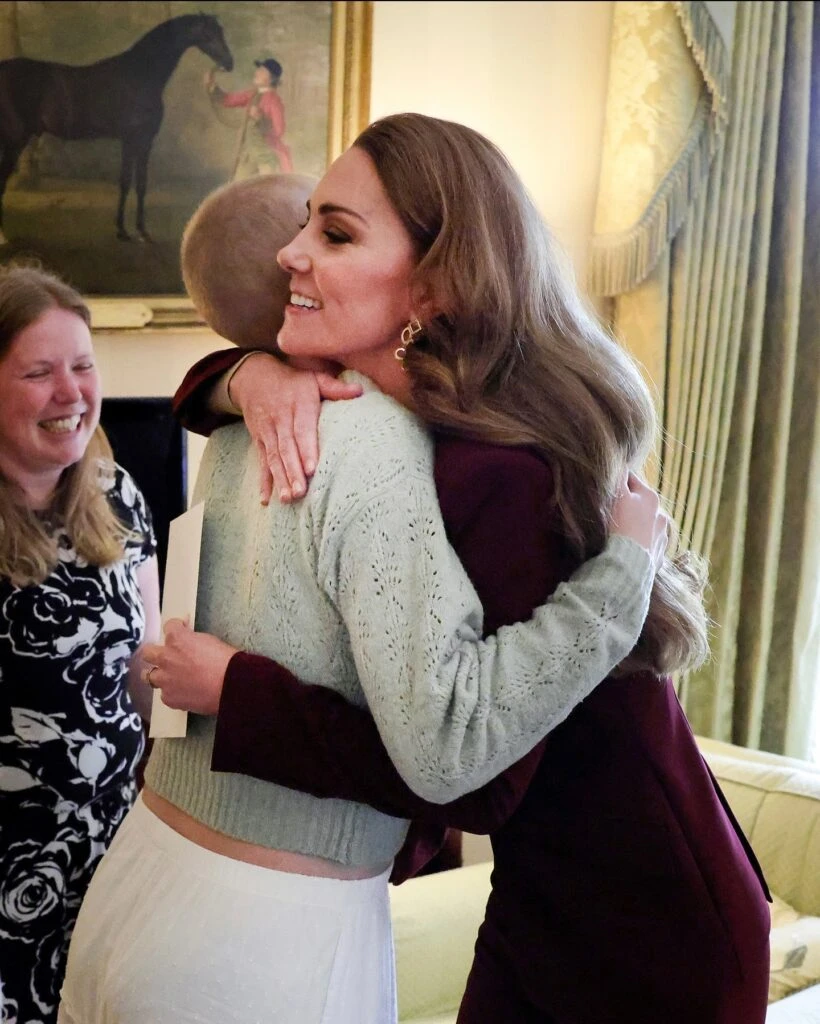 Kate Middleton y su abrazo con Liz Hatton