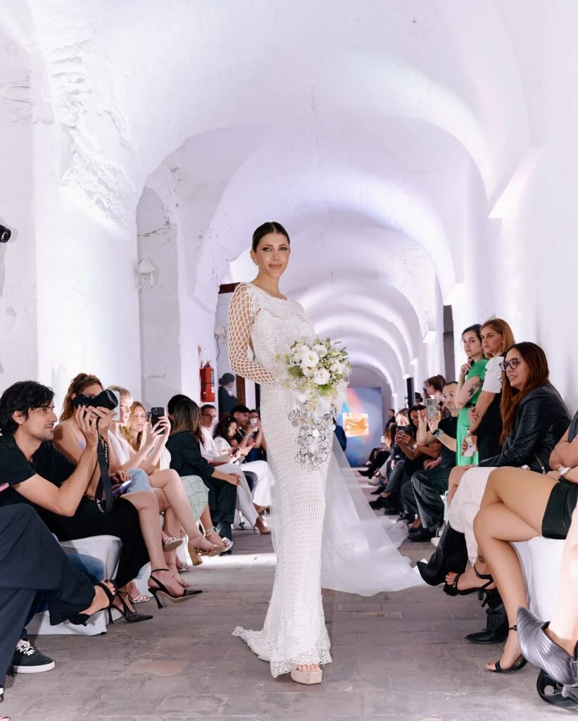 Cande Ruggeri con look de novia tejido al crochet